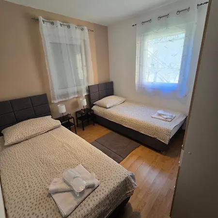 Maor Apartman *